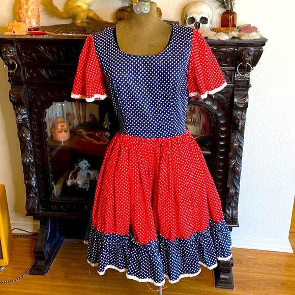 Adorable handmade swing dress - Picture 1 of 6